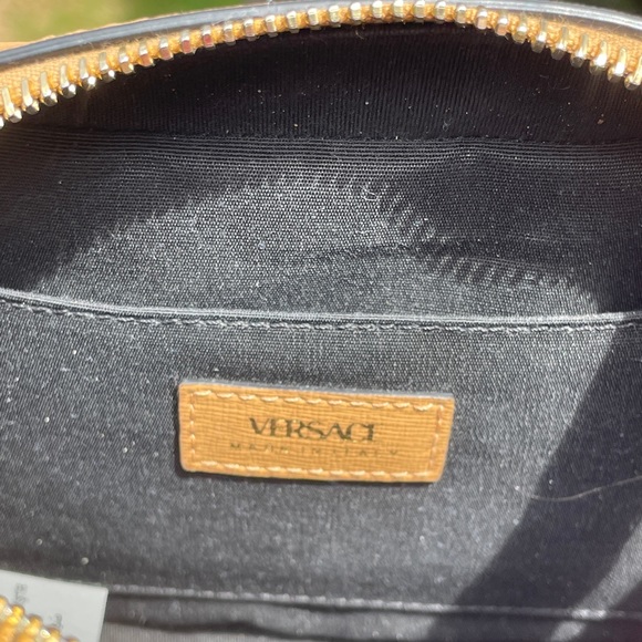 Authentic 𝐕𝐞𝐫𝐬𝐚𝐜𝐞 Tan Camera Crossbody - Picture 13 of 14